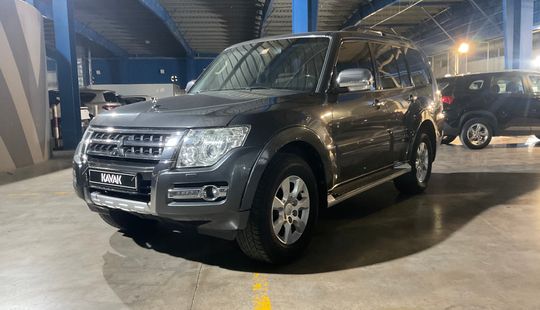 Mitsubishi • Pajero