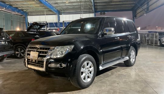 Mitsubishi • Pajero