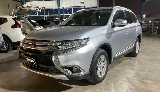 Mitsubishi • Outlander