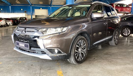 Mitsubishi • Outlander
