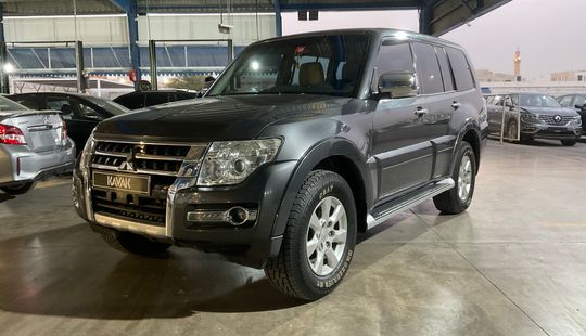 Mitsubishi • Pajero
