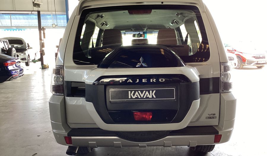 Mitsubishi Pajero GLS MIDLINE Suv 2017