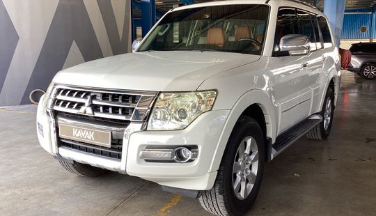 Mitsubishi • Pajero