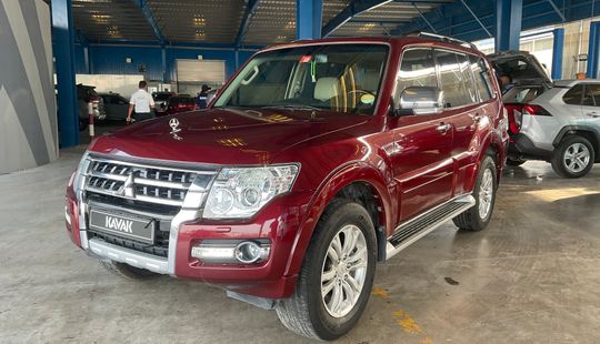 Mitsubishi • Pajero