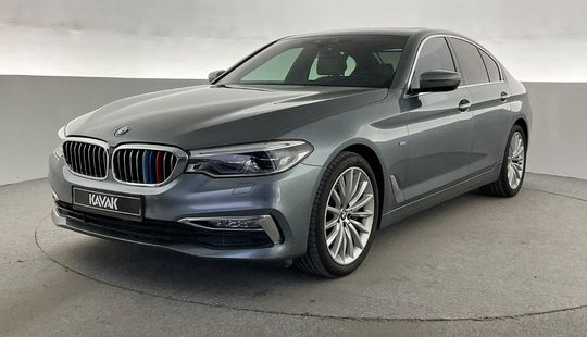 BMW 530i Luxury-2017