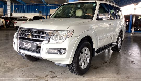 Mitsubishi • Pajero