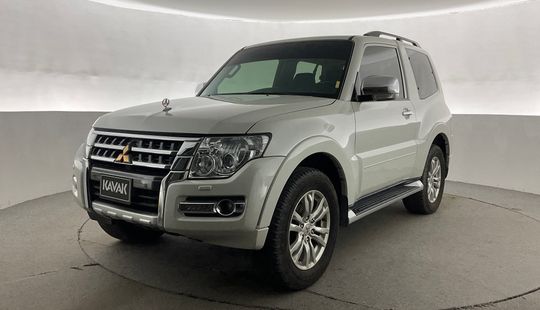 Mitsubishi • Pajero