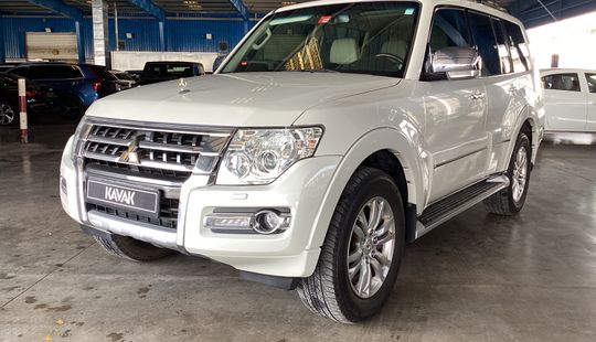 Mitsubishi • Pajero
