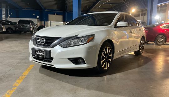 Nissan • Altima
