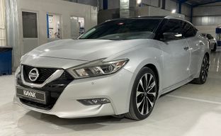 Nissan • Maxima