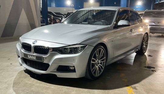 BMW • 320i