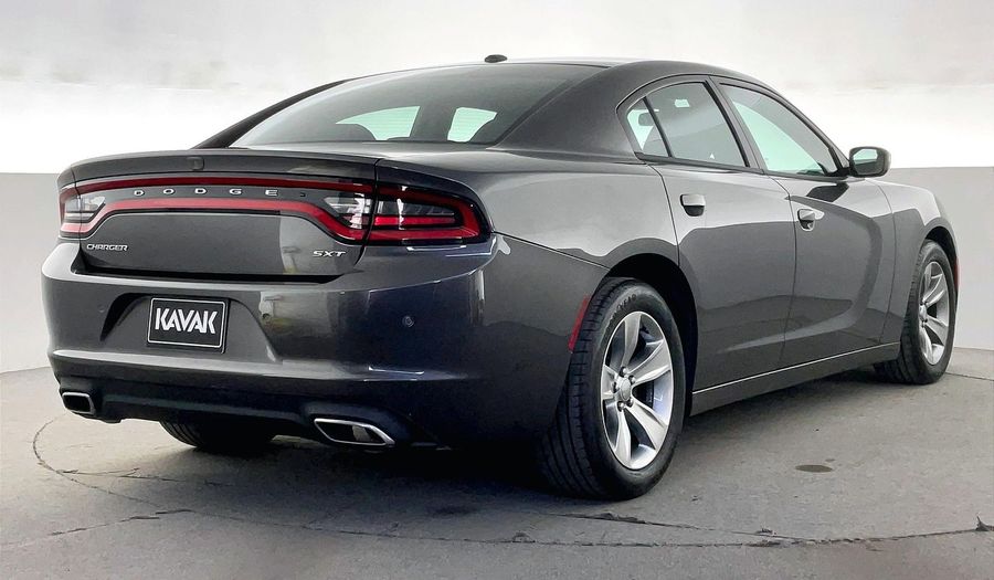 Dodge Charger SXT / SE Sedan 2018
