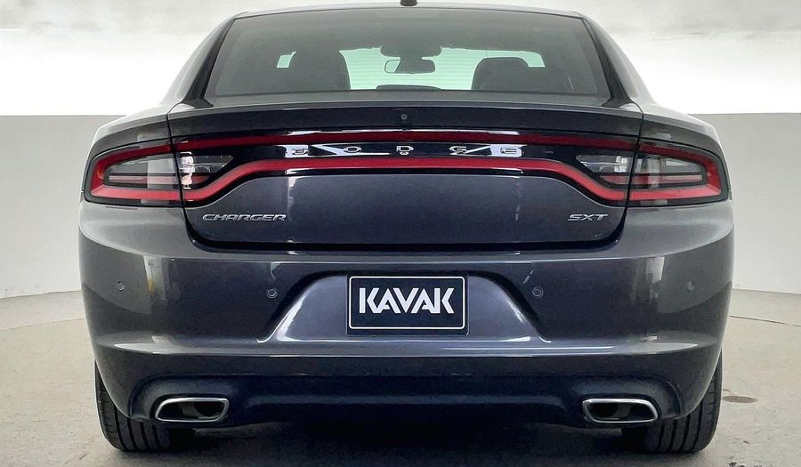 Dodge Charger SXT / SE Sedan 2018