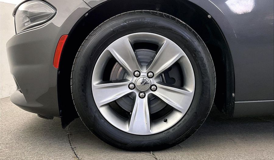 Dodge Charger SXT / SE Sedan 2018