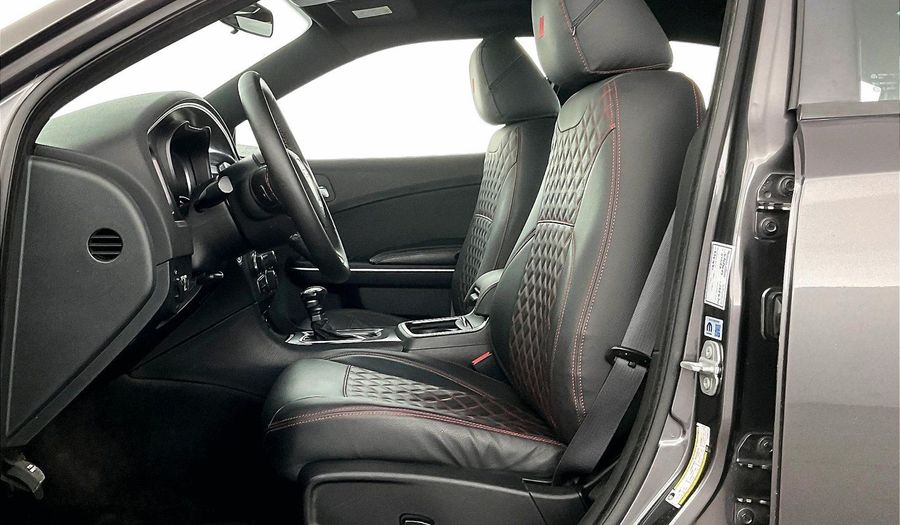 Dodge Charger SXT / SE Sedan 2018