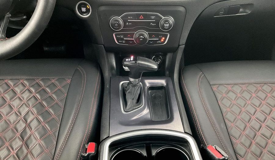 Dodge Charger SXT / SE Sedan 2018