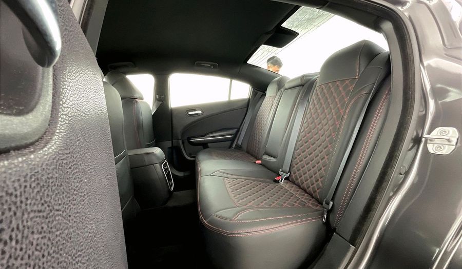 Dodge Charger SXT / SE Sedan 2018