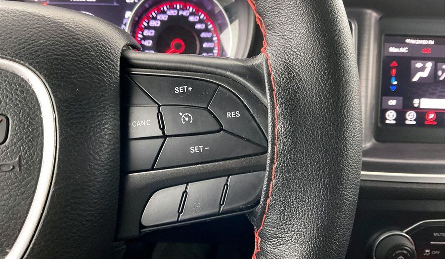 Dodge Charger SXT / SE Sedan 2018