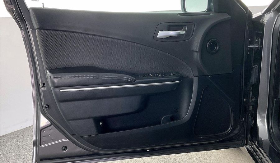 Dodge Charger SXT / SE Sedan 2018