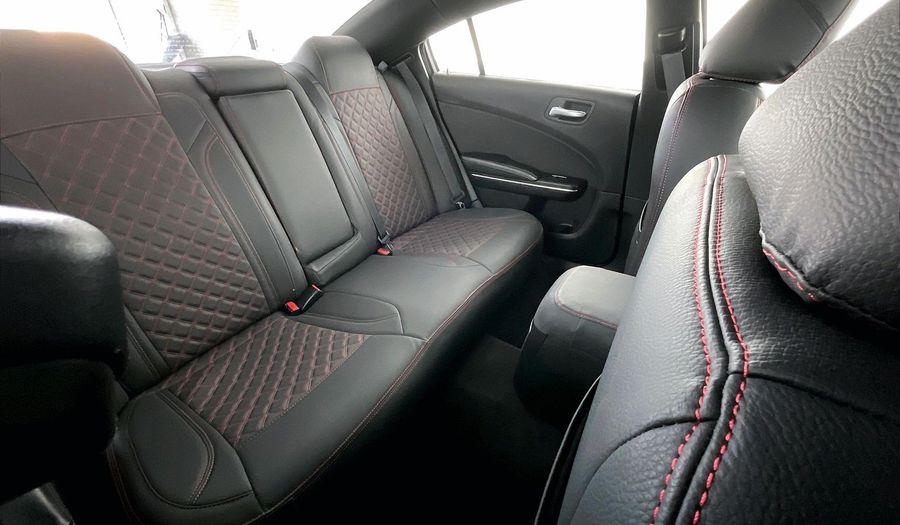 Dodge Charger SXT / SE Sedan 2018