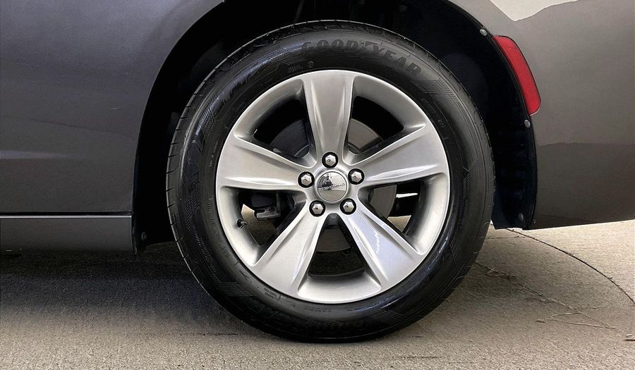 Dodge Charger SXT / SE Sedan 2018