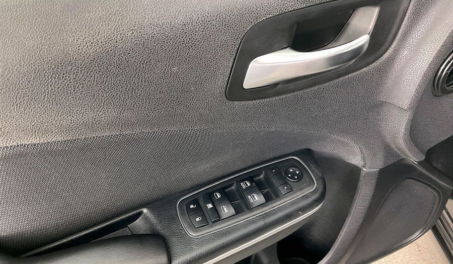 Dodge Charger SXT / SE Sedan 2018