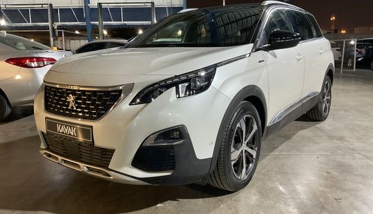 Peugeot • 5008