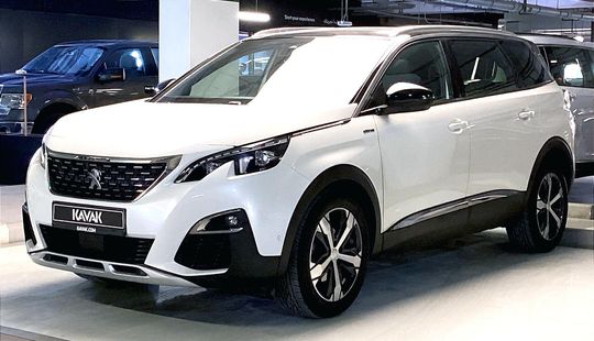 Peugeot • 5008