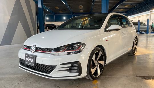 Volkswagen • Golf