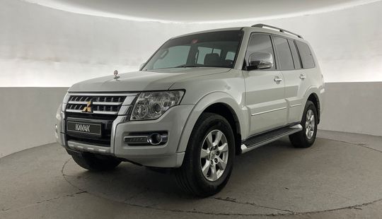 Mitsubishi • Pajero