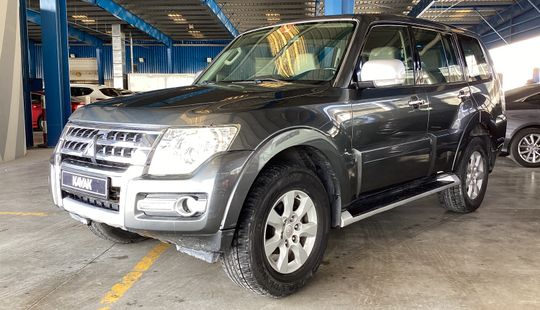 Mitsubishi • Pajero
