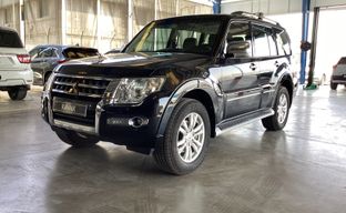 Mitsubishi • Pajero