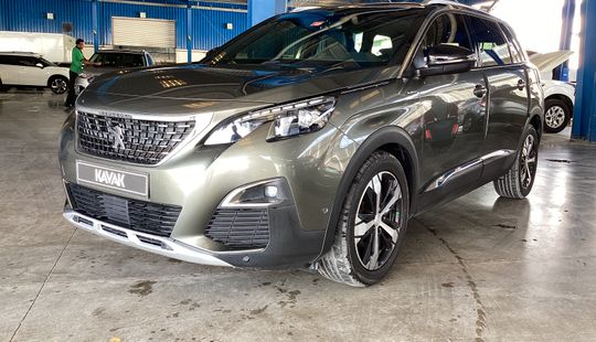 Peugeot • 5008