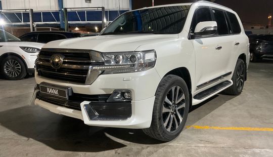 Toyota • Land Cruiser