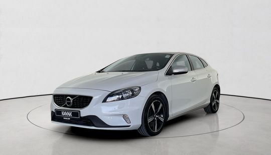 Volvo • V40
