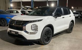 Mitsubishi • Outlander