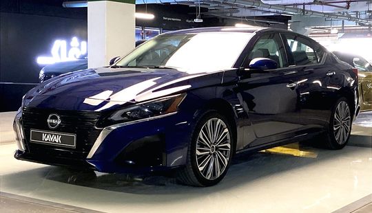 Nissan • Altima