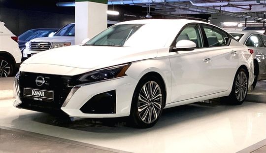 Nissan • Altima