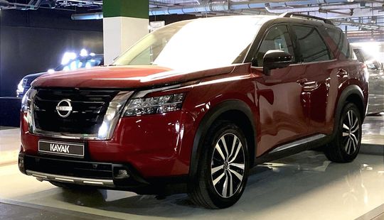 Nissan • Pathfinder