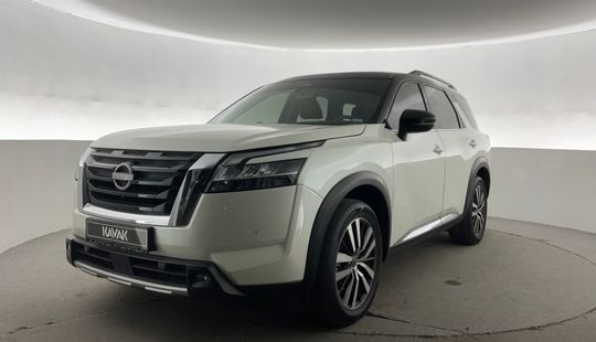 Nissan • Pathfinder
