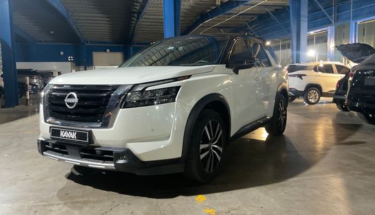 Nissan • Pathfinder