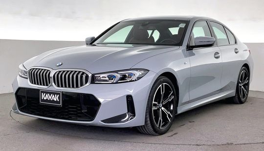 BMW • 320i