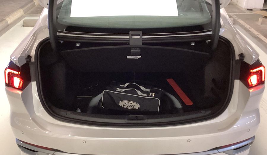 Ford Taurus 2.0 ECOBOOST V4 AMBIENTE AUTO Sedan 2024