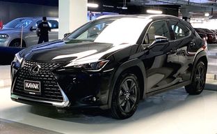 LEXUS •   UX300h