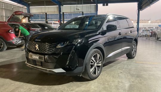 Peugeot • 5008