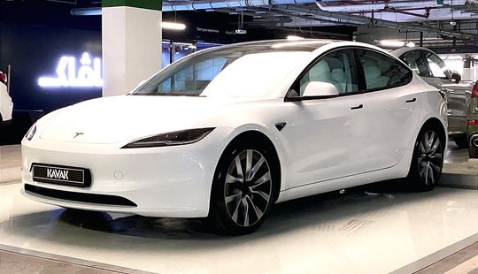 Tesla • Model 3