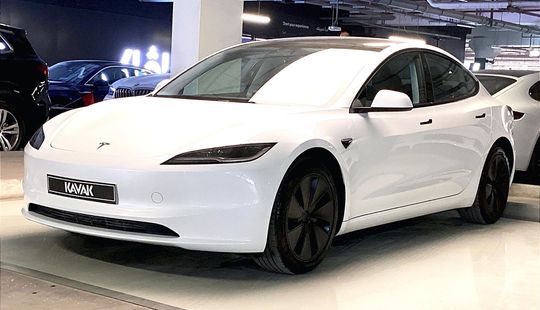 Tesla • Model 3