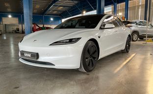Tesla • Model 3