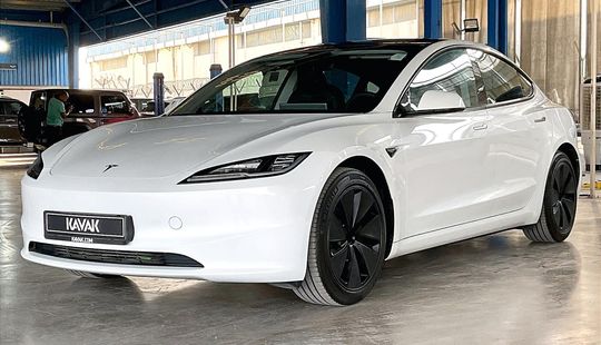 Tesla • Model 3