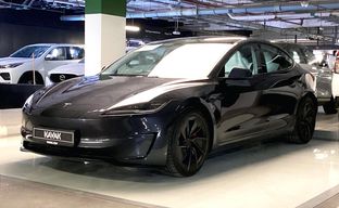Tesla • Model 3